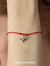 生花をあしらった二つの花のデザイン 赤い紐のブレスレット【軽やかなアクセサリー】