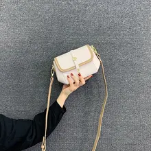 上品な質感のチェーン小型ショルダーバッグ【デザイン性の高い・秋冬用】