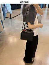 真皮製のスクエアショルダーバッグ【女性用・斜め掛けタイプ】