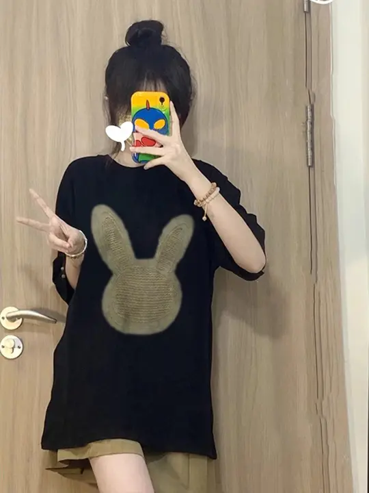 黒のウサギプリント半袖Tシャツ【フレームワイド・カジュアル・女性用】