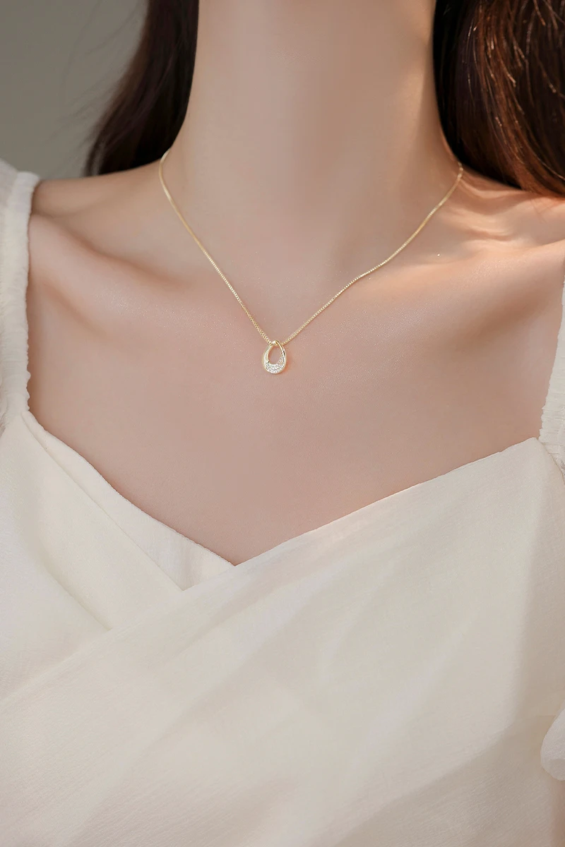 シンプルな人工ジルコンの水滴ペンダントネックレス【ファッションアクセサリー・女性用・ロックボーンチェーン】