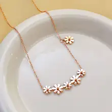 チタン製 菊のモチーフネックレス【流れるようなデザイン・華やか】