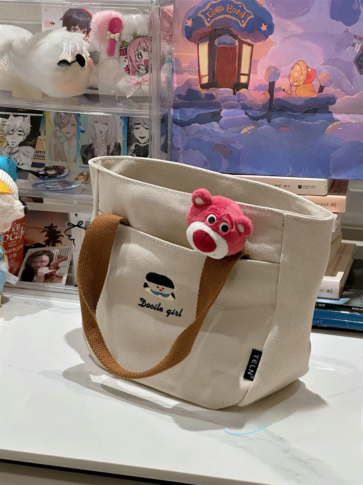 刺繍入りかわいい女の子デザインのトートバッグ：厚手キャンバスで通勤・学生に最適な実用性を実証
