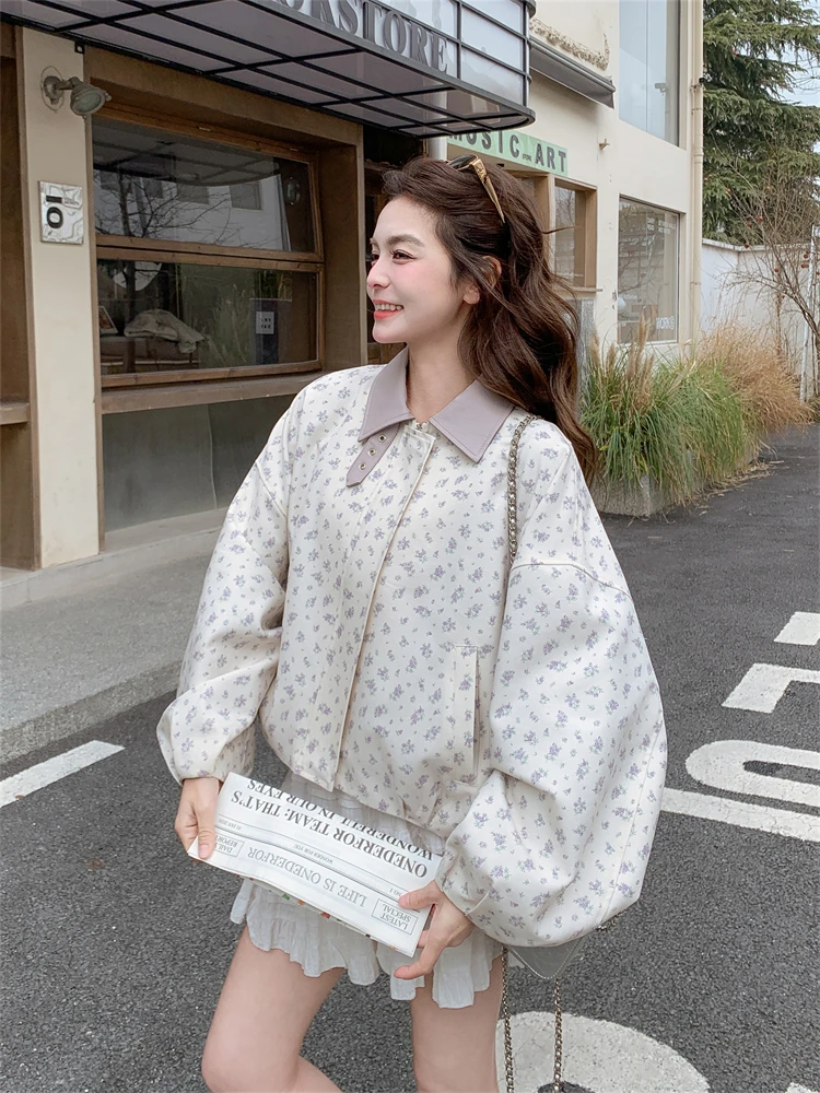 春のブルゾンコーデで迷うなら、花柄のジャケットが救う理由は？