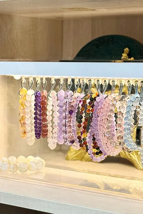 アクリル製水晶ビーズ収納ボックス【センサーライト付き・防塵・アクセサリーディスプレイ用】