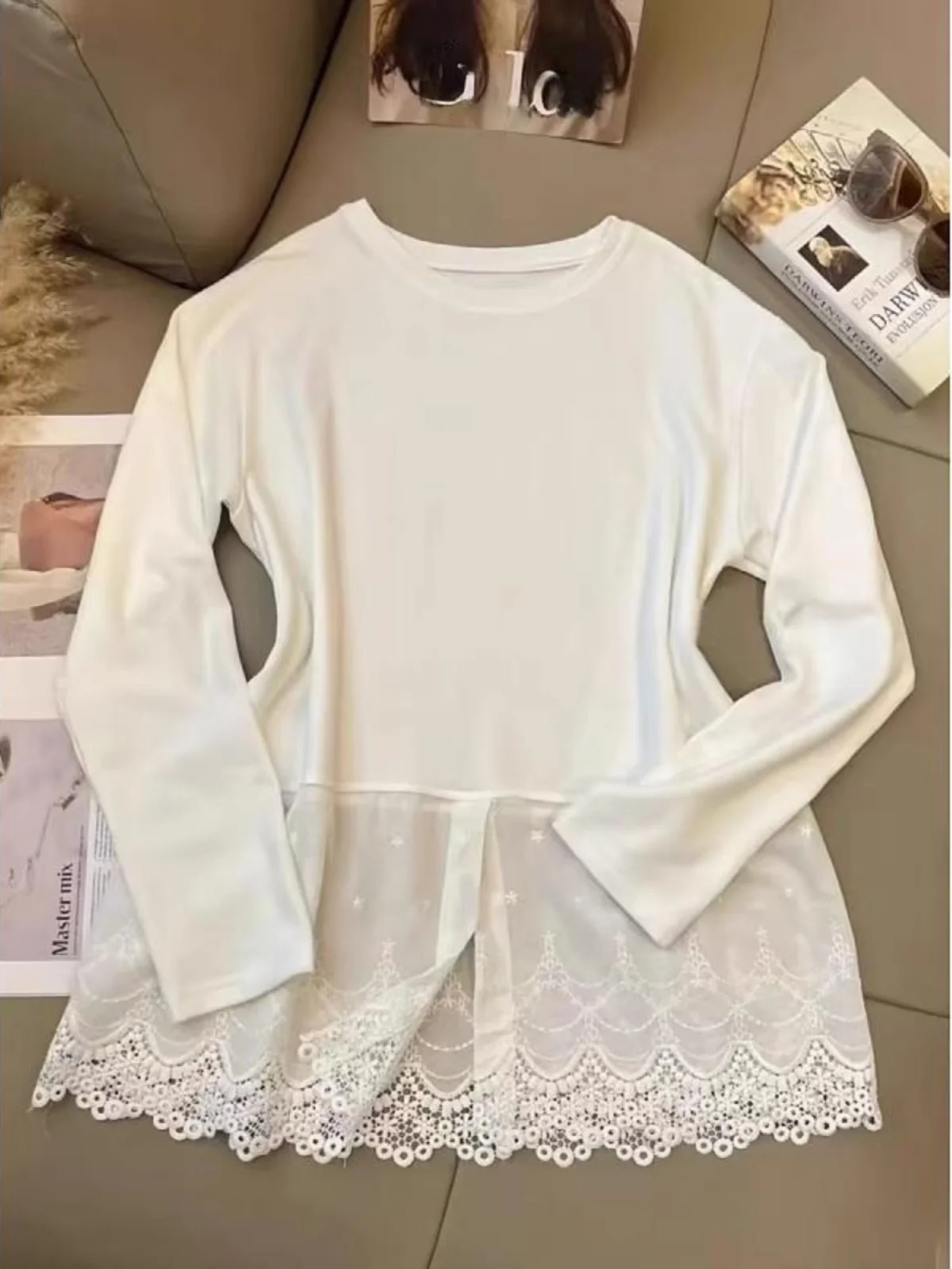 オーバーオールの中に入れる服の選び方って？厳選4選で実際の生活に合うスタイルを紹介