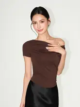 不規則デザインの斜めショルダー短袖Tシャツ【ウエストシェイプ・ラッセル素材】