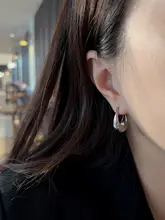 925純銀製 ジオメトリックメッシュ U字型ピアス【シンプルで洗練されたデザイン】