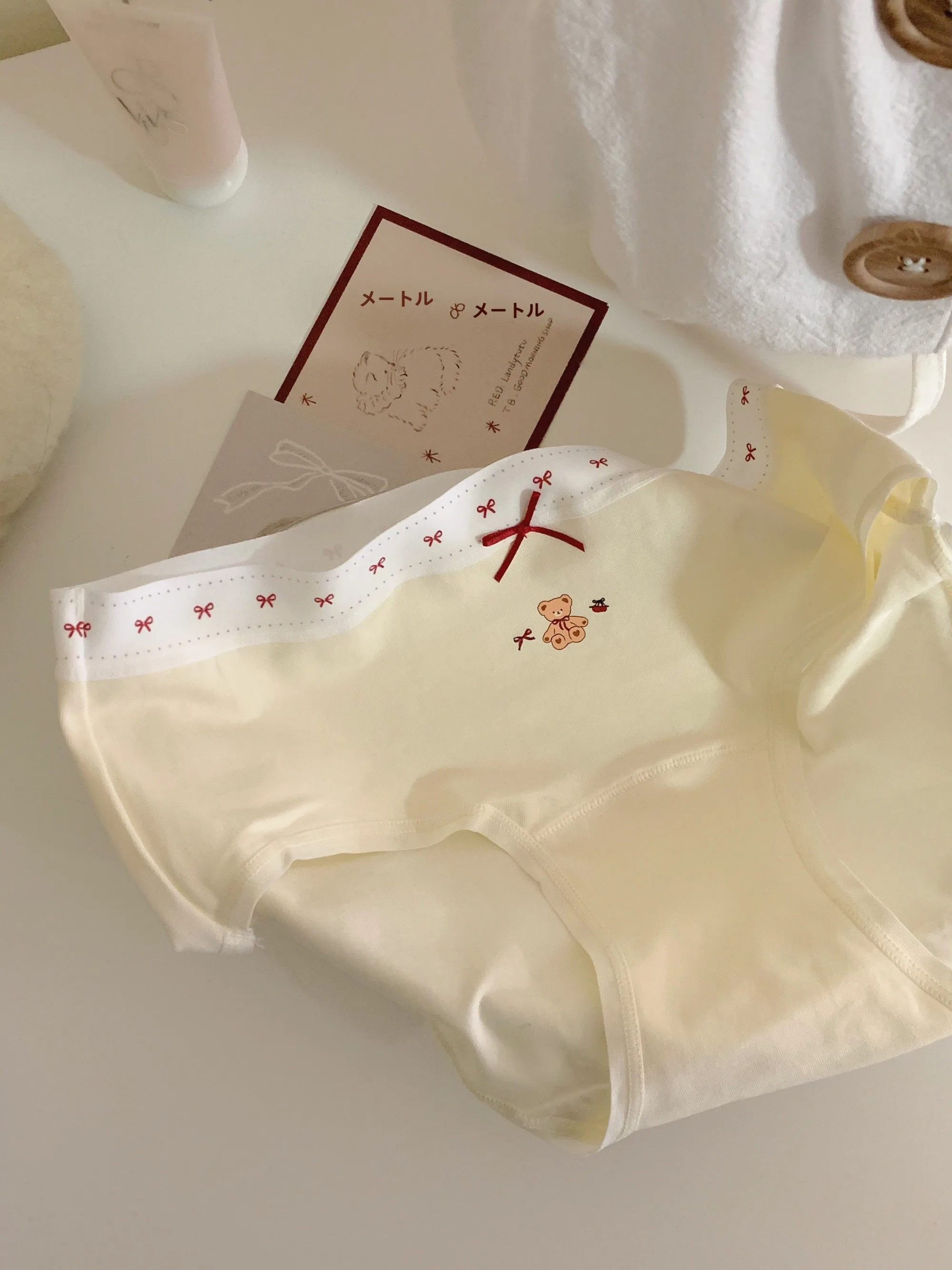 可愛いクマデザインの女性用三角パンツ：学生向け低腰タイプの実用性と機能性を解説