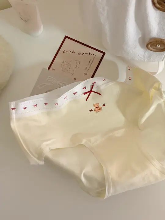 可愛いクマデザインの女性用三角パンツ【心地よい中低腰・学生向け】