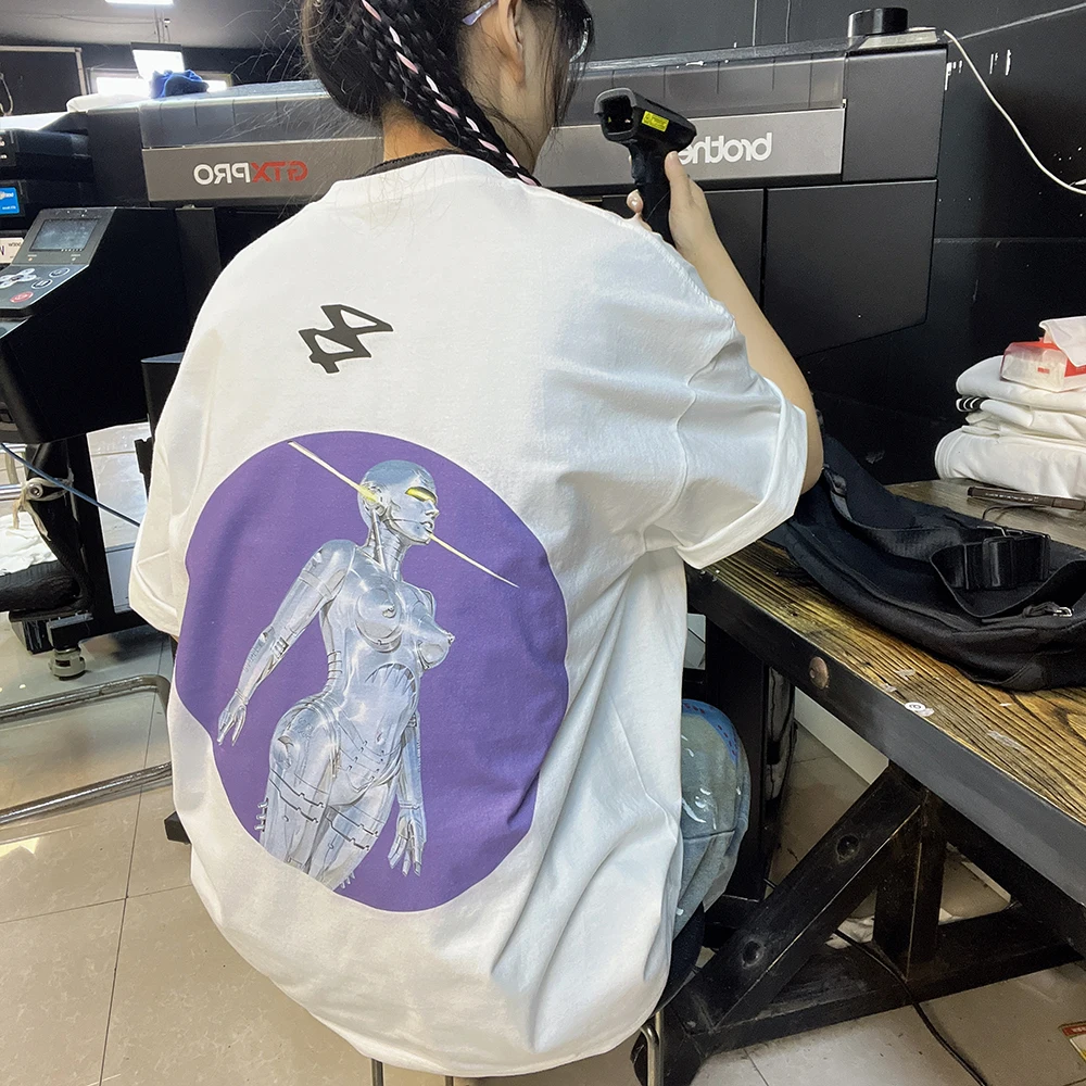 女 ライン Tシャツ：夏用ユニセックスルーズフィット半袖の実用性とスタイルのバランス