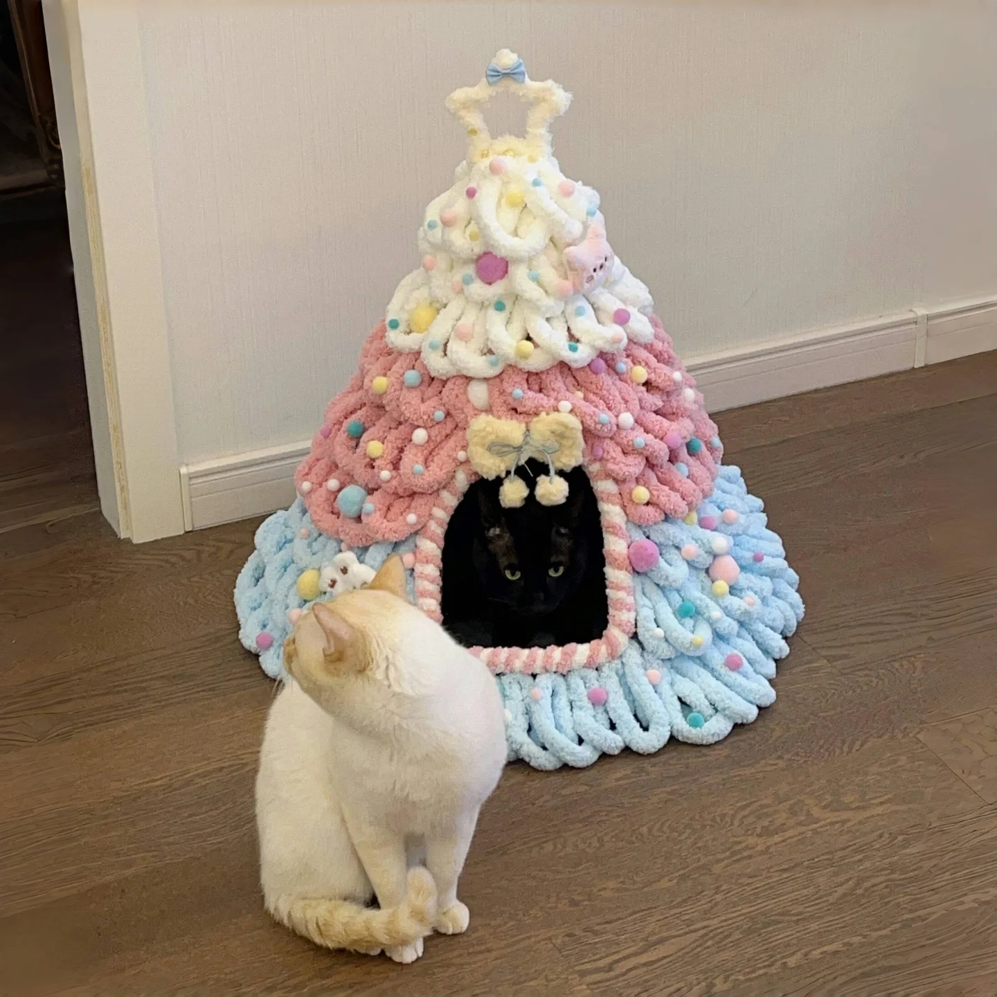 クリスマスツリー型猫ハウスDIYキットで冬の寒さを防ぐ手作りの方法