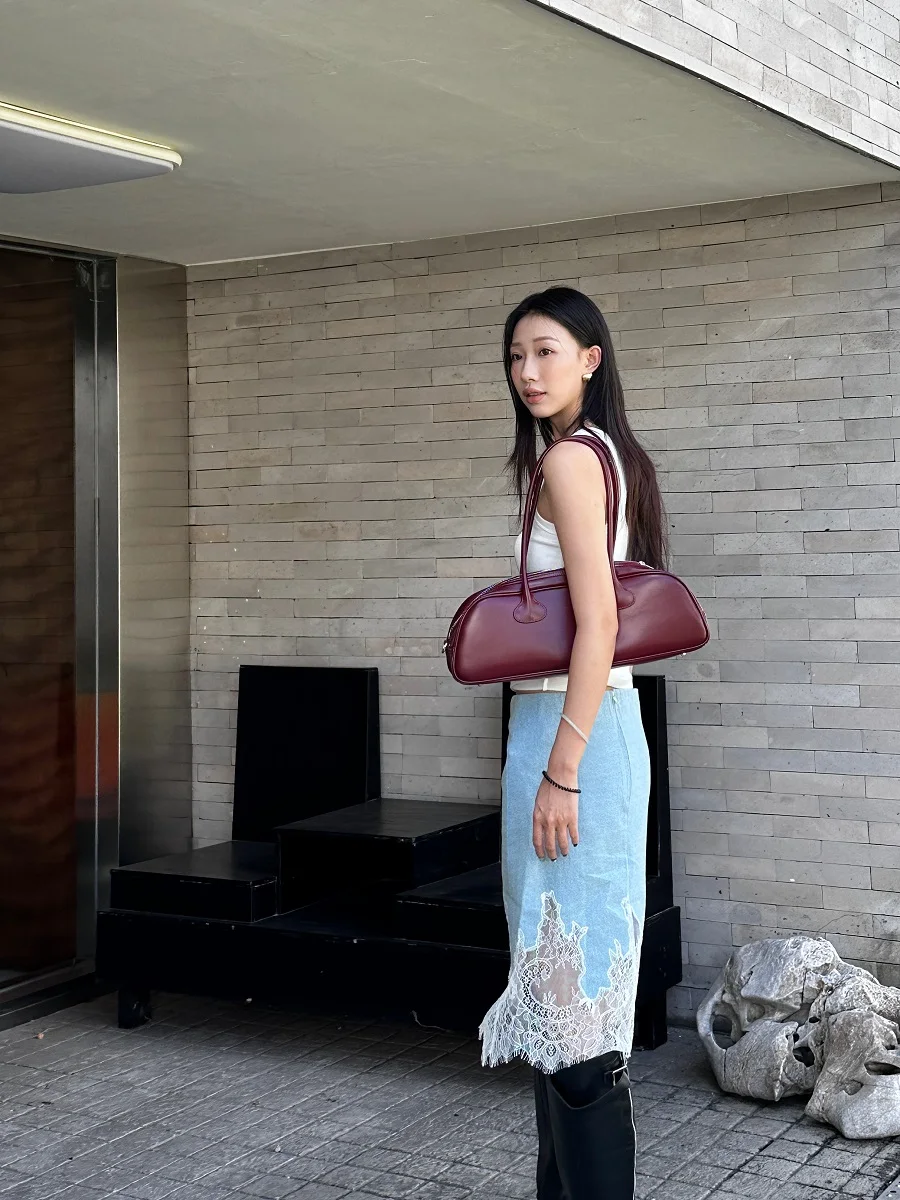 デニムスカートに悩むあなたに、今夏の「個性とカジュアル」を融合したベストな選択は？