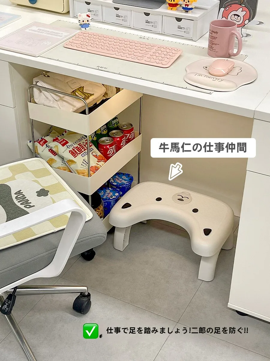 デスク下用足置き台：快適な午後の休息と脚踏みに最適な北欧風デザイン