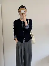 深い藍色のピース付きニットカーディガン【秋冬用・スタイル・ショート丈】