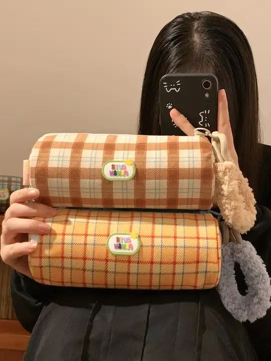 可愛いチェック柄のペンケース【学生用・大容量・ファー付き・文房具収納】