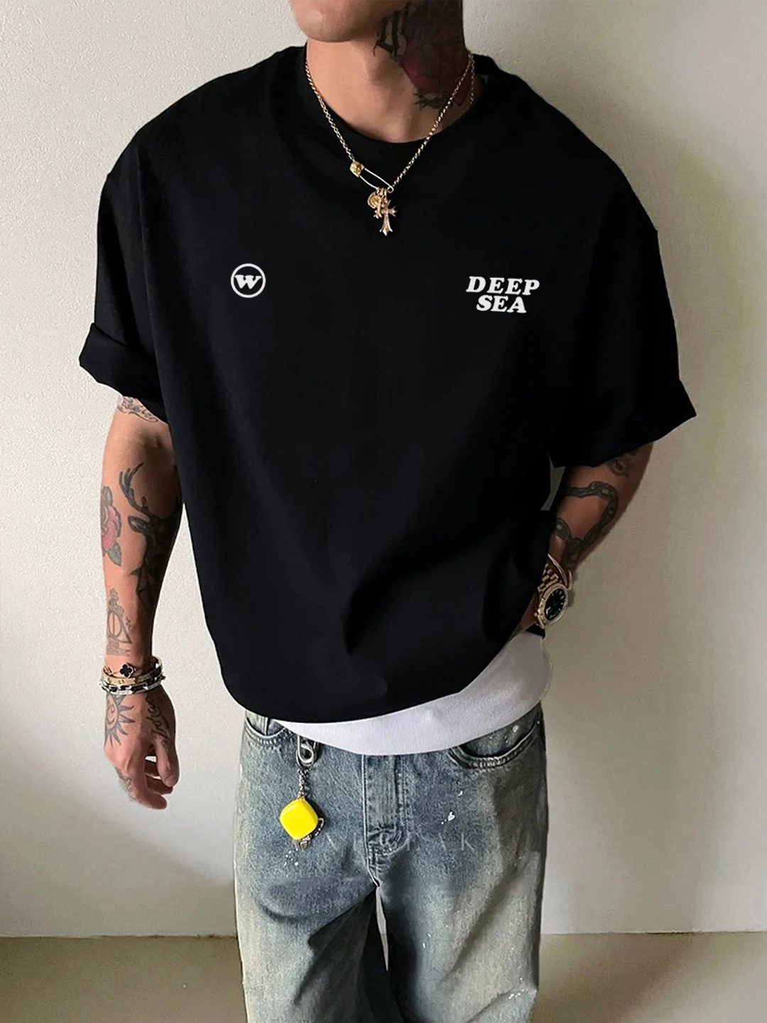 メンズ半袖Tシャツはどう選ぶ？コットン100%のクリーンフィットデザインが夏の日常を救う