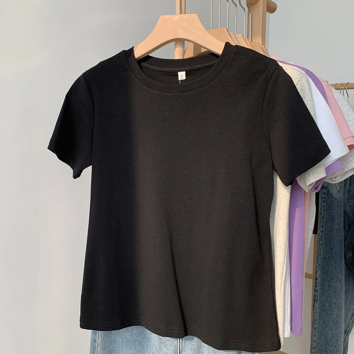 夏のTシャツで悩むなら、美シルエットの半袖Tシャツは本当に選ばれる理由は？