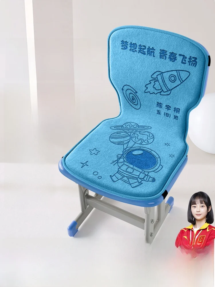 小学生が座るときの「快適さ」は、本当に記憶綿の力で決まる？