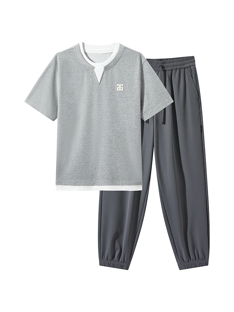 冷感アイスシルクTシャツと束脚カジュアルパンツのセットアップ：春から夏にかけての快適着用法