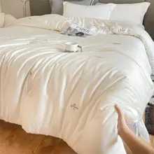 高級 大豆繊維と桑蚕絲使用 夏用涼感布団【薄手・軽量・春秋向け】