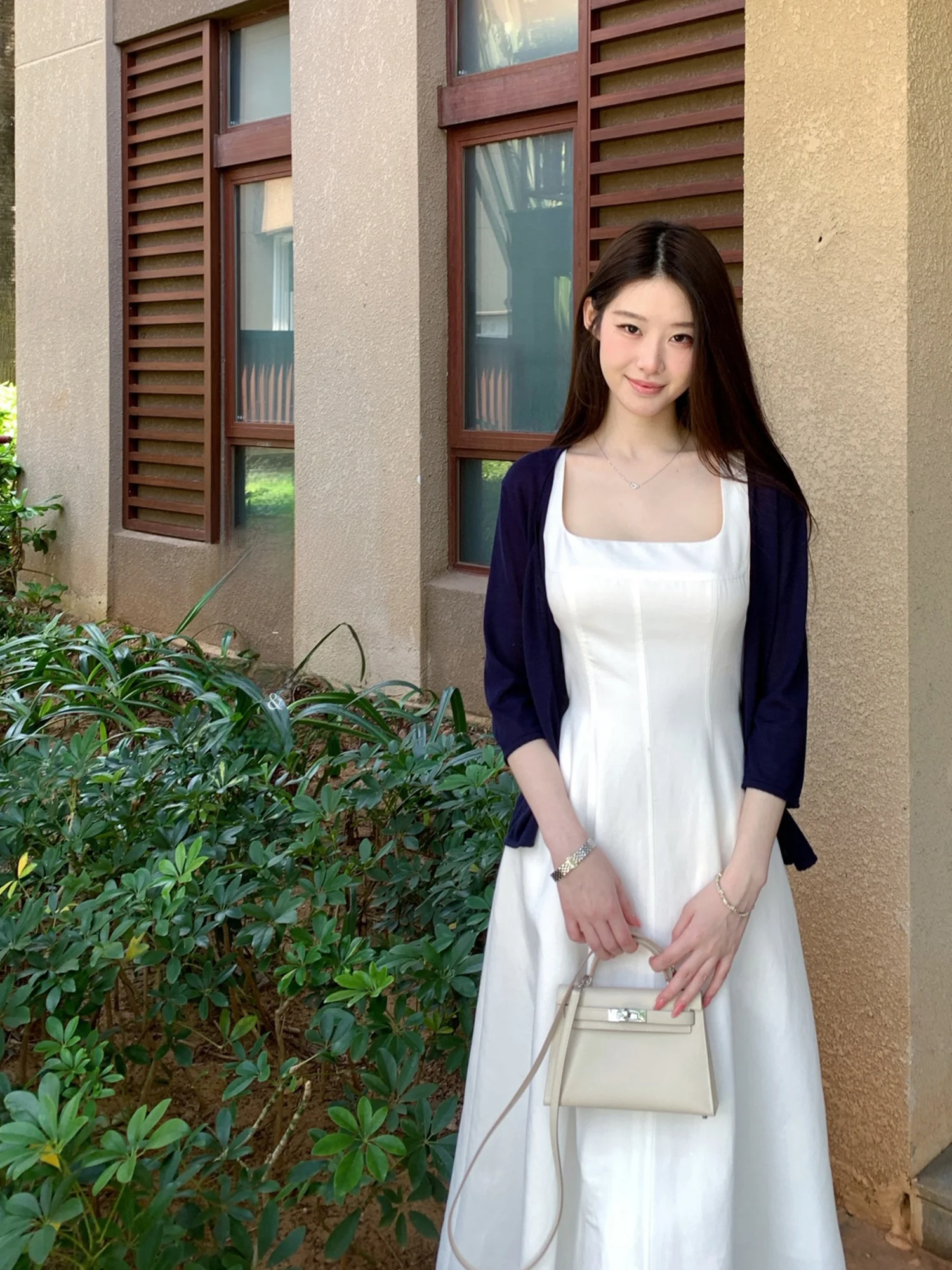 七分袖カーディガンはどんな感じ？日常に溶け込む「優しさ」の秘密とは？