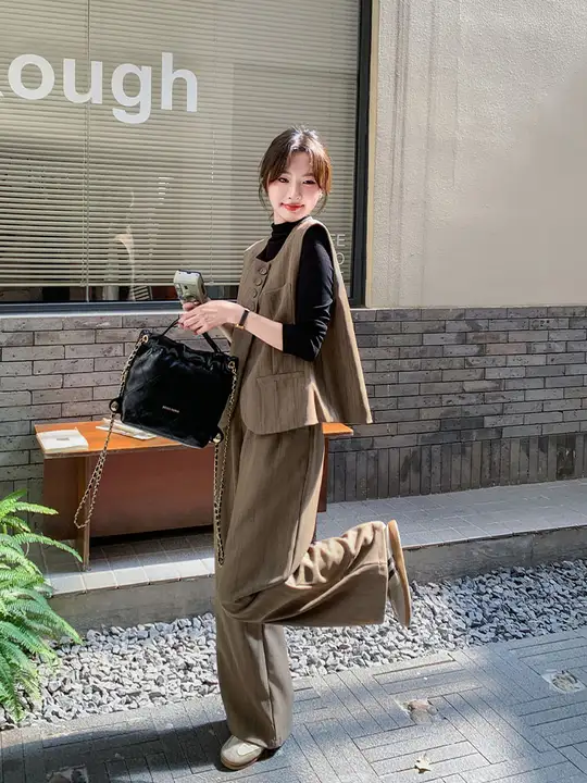 工事現場風のベストとワイドパンツ【春秋用・2点セットアップ対応・高級感】