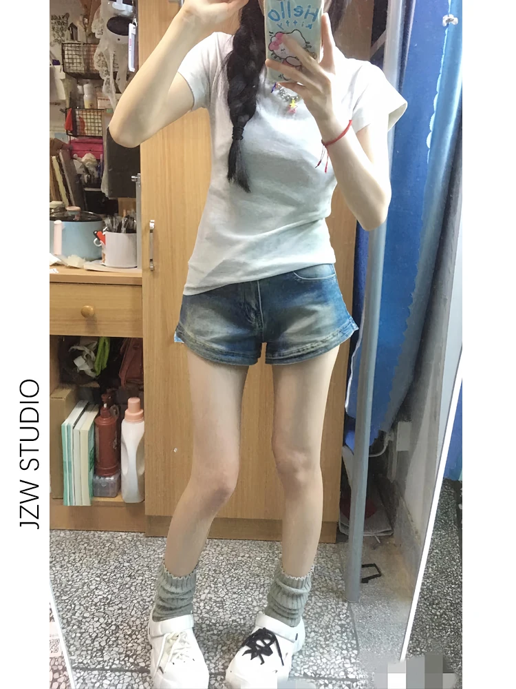 小柄女性が秋に着るべきデニムショートパンツは、これだ！？