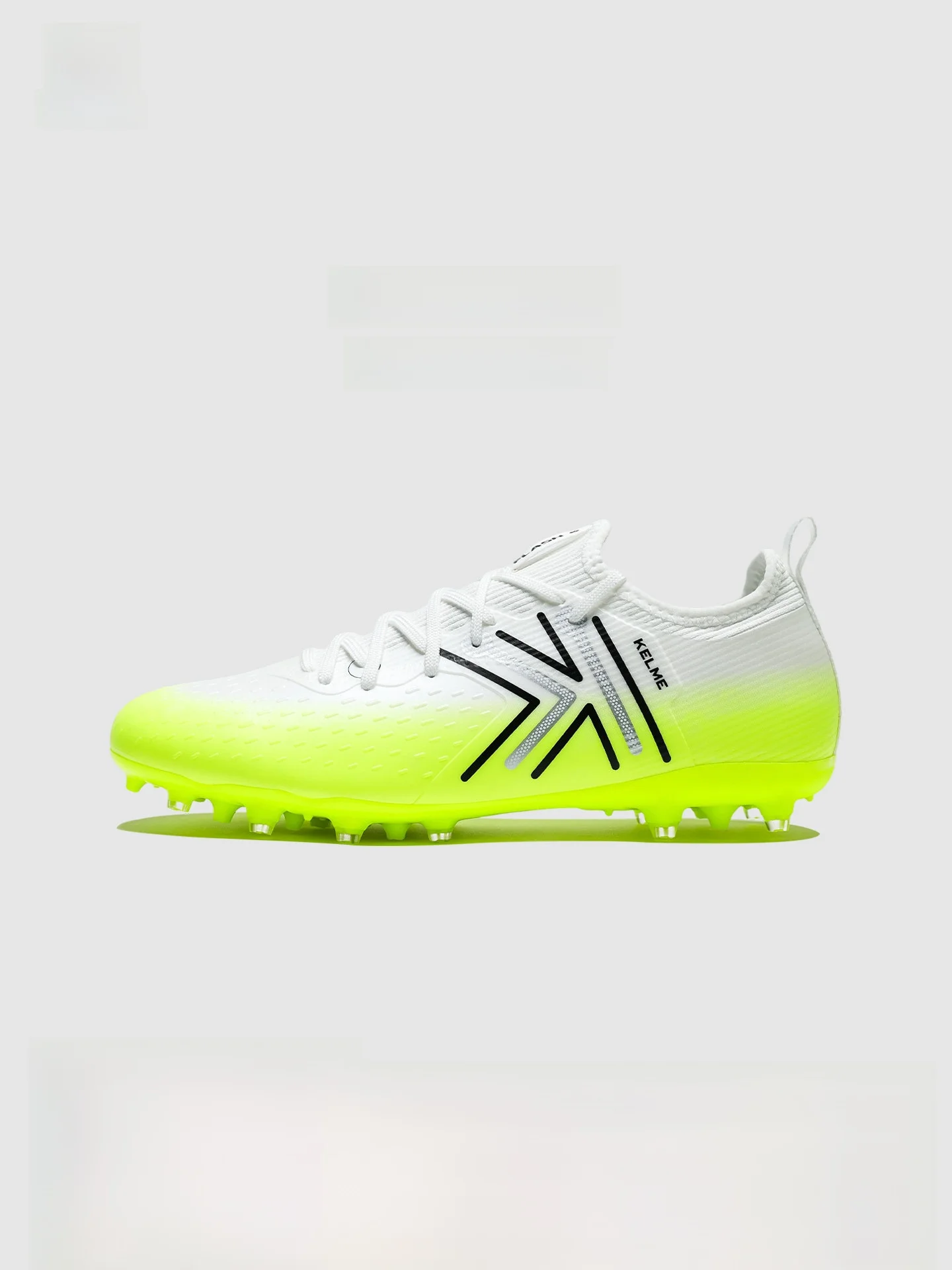 KELME サッカーシューズ 9521ZX1325：人工芝用短釘モデルの実用性と性能解析