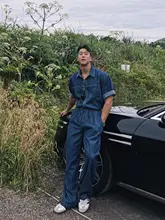 リメイクデザインのショートスリーブデニムシャツ【メンズ・春秋・カジュアル・コットン】とデニムパンツ【ワイドレッグ・ヴィンテージ風・ストレート】（セットアップ対応）