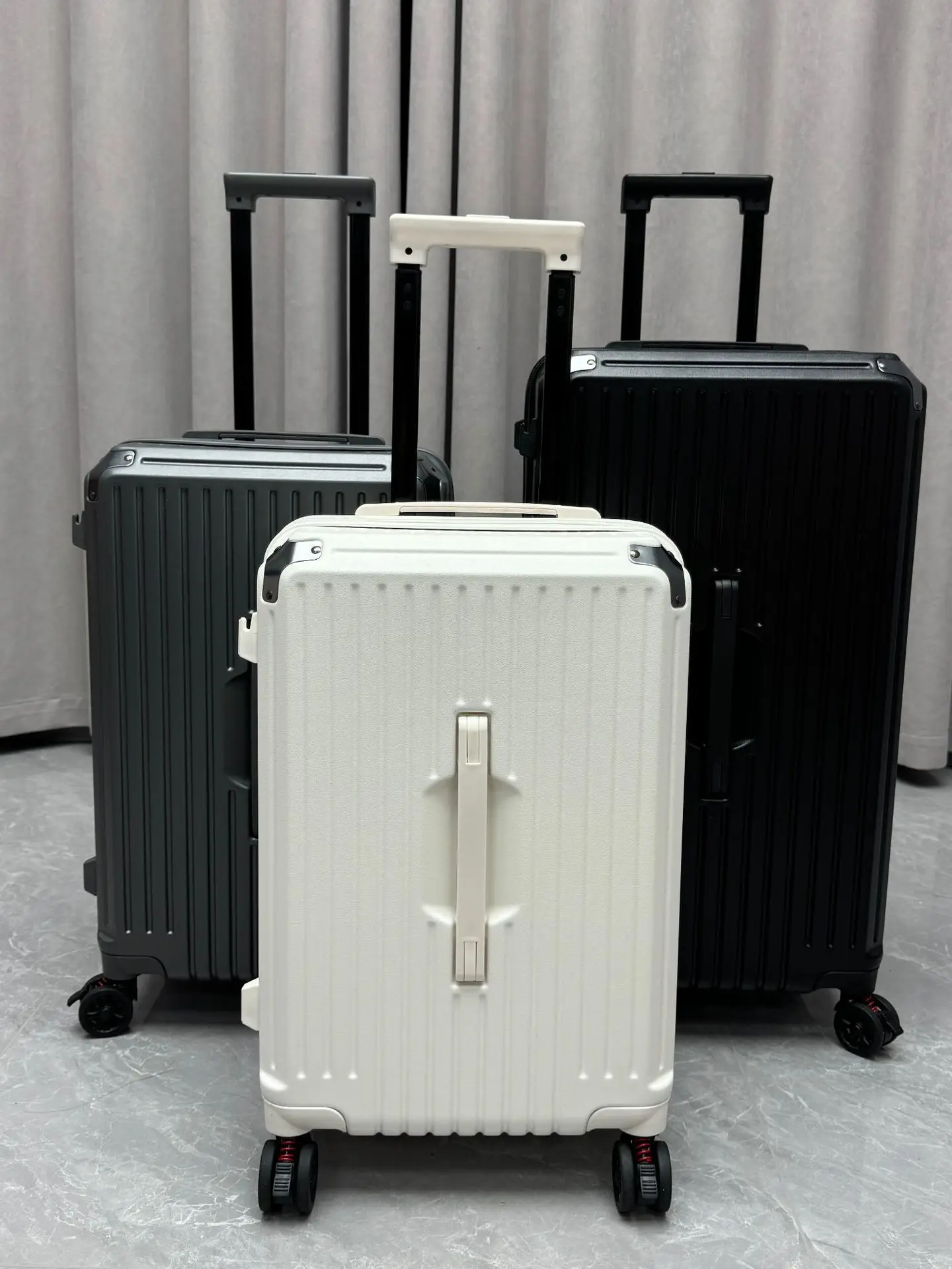 2泊3日の旅行で機内持ち込みにぴったりなスーツケースはどれ？