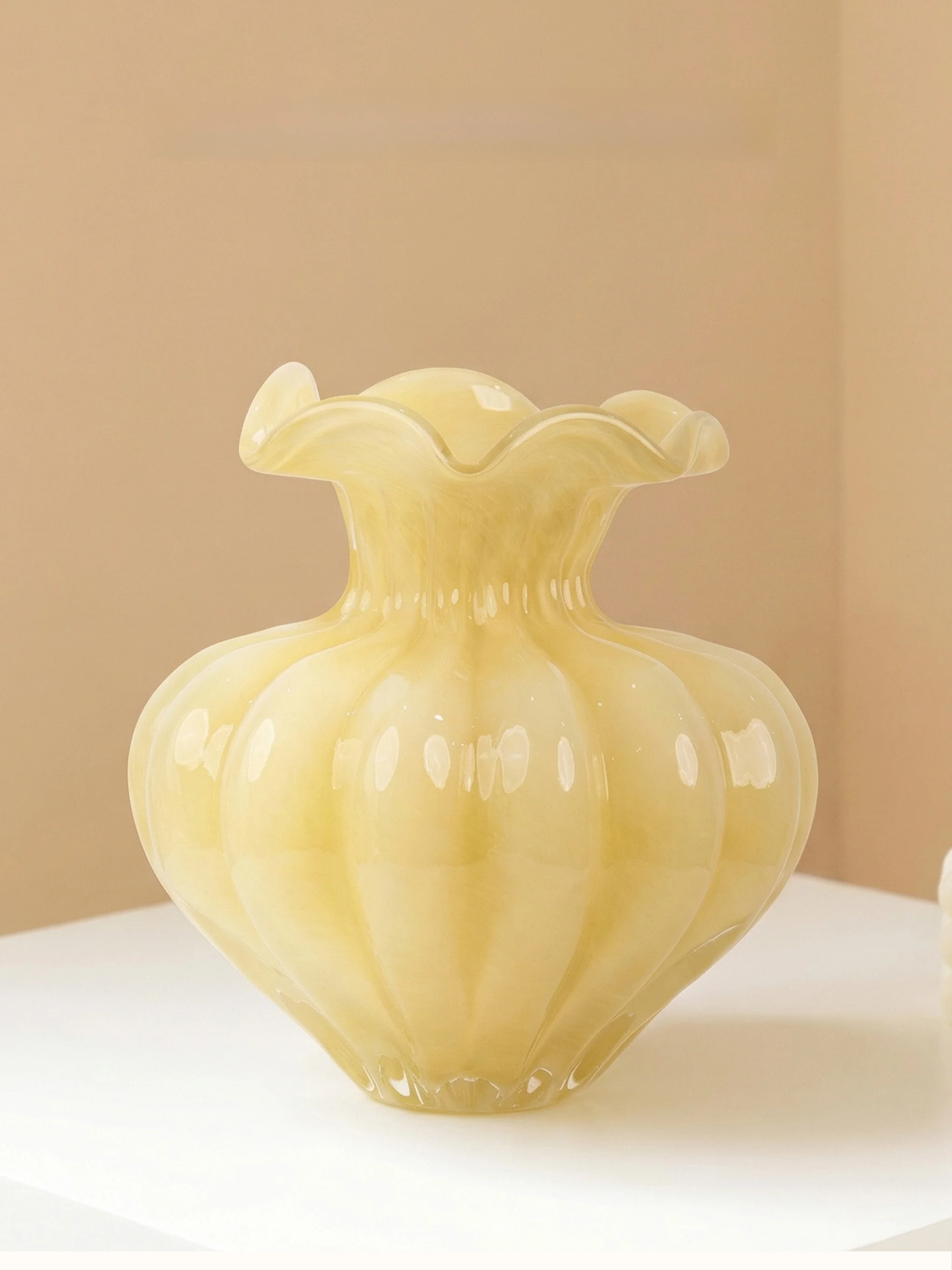 月光デザインのフラワーベース：法式スタイルの中号陶器花瓶でリビングインテリアを完成