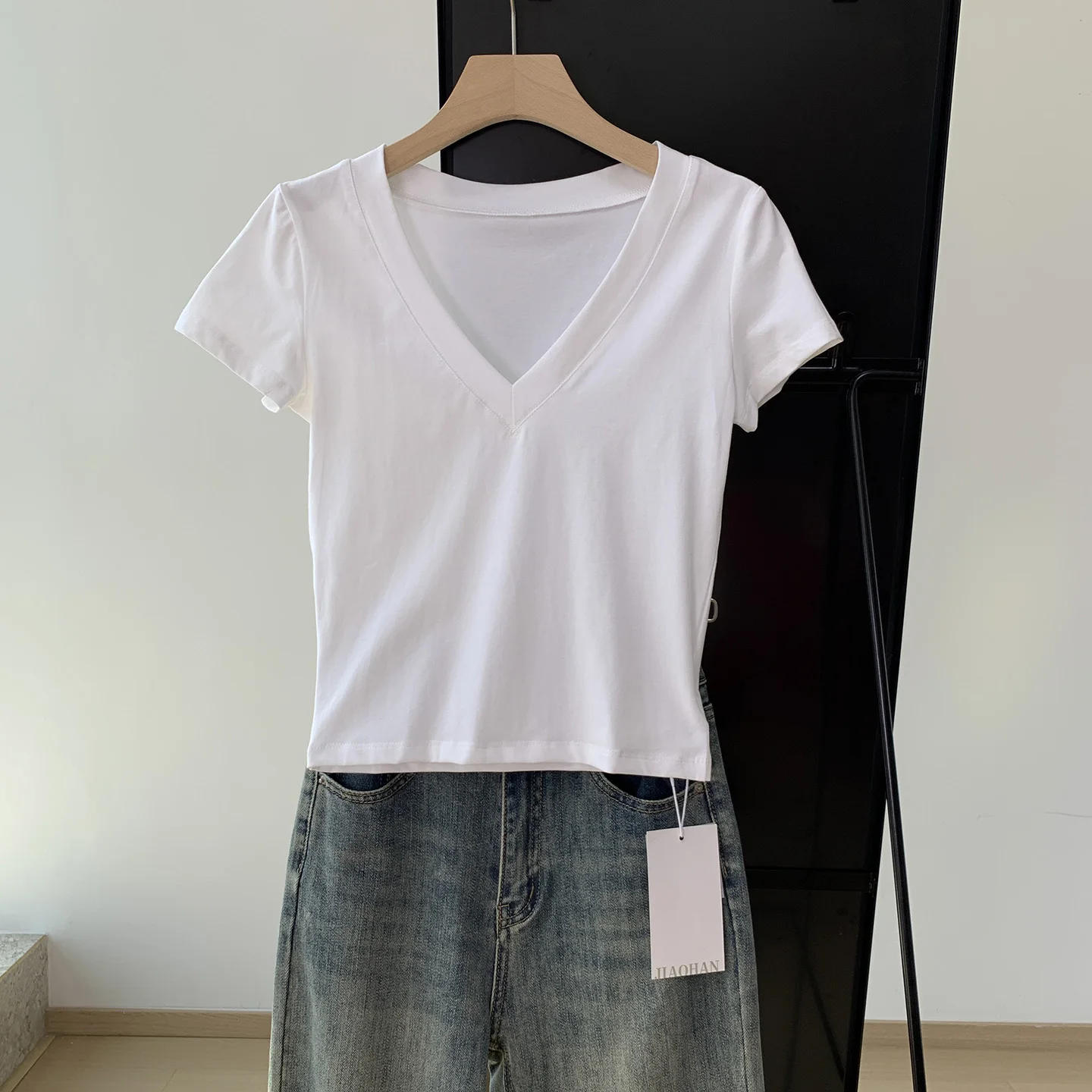 「CカップのTシャツ」はどんな感じですか？デザインやフィット感、価格帯まで徹底解説