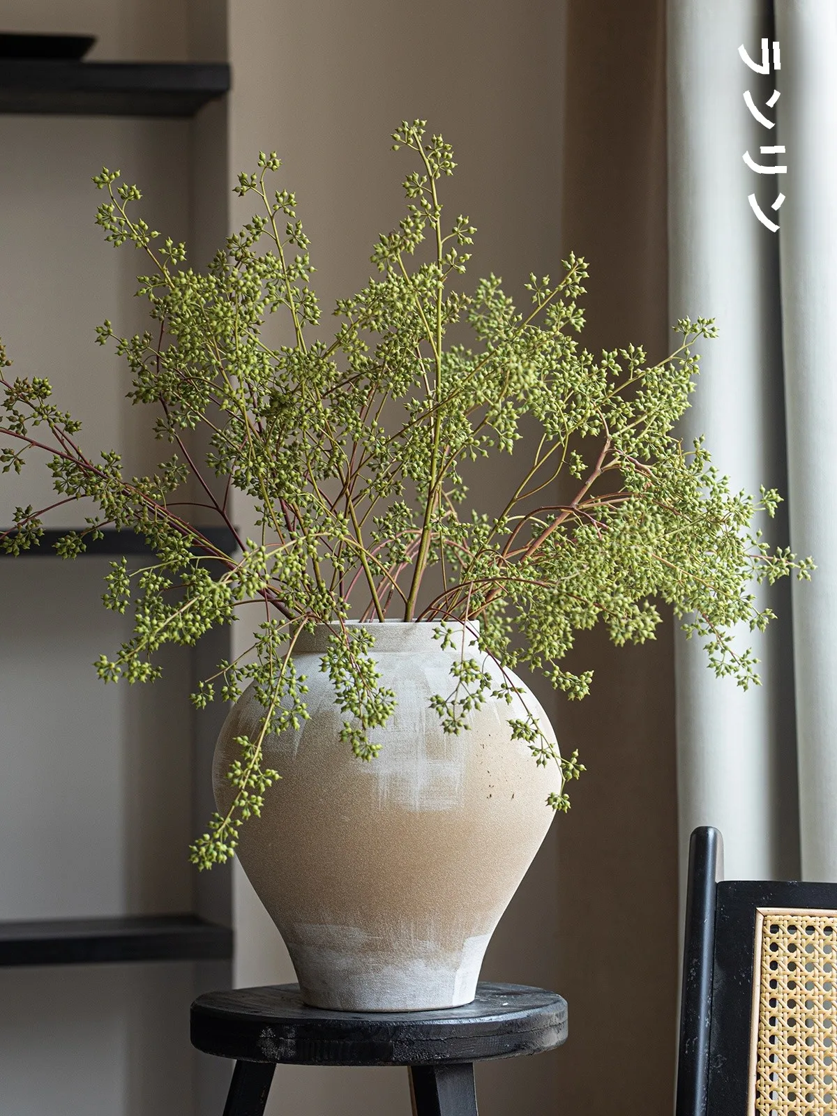 手描きの粗陶花瓶：新中式景徳鎮製で茶室インテリアを実現