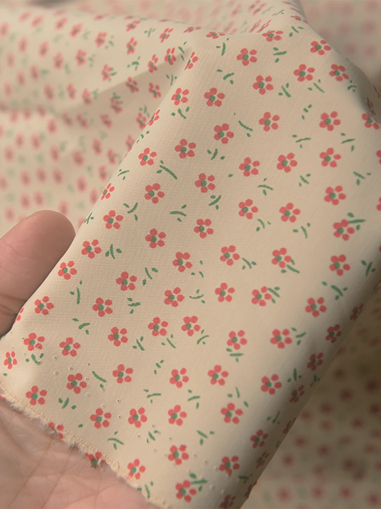 防水素材の小花柄生地：キャンプ服装女性向けの軽量かつ通気性の高い風衣生地