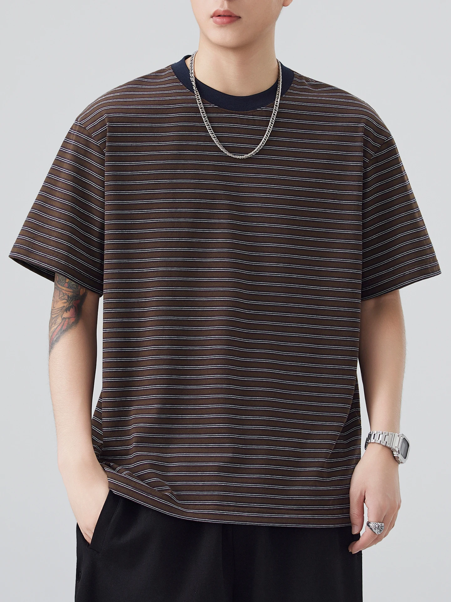 復古風ストライプ半袖Tシャツ：メンズ夏用ゆったり通気性モデルの実用性と選び方
