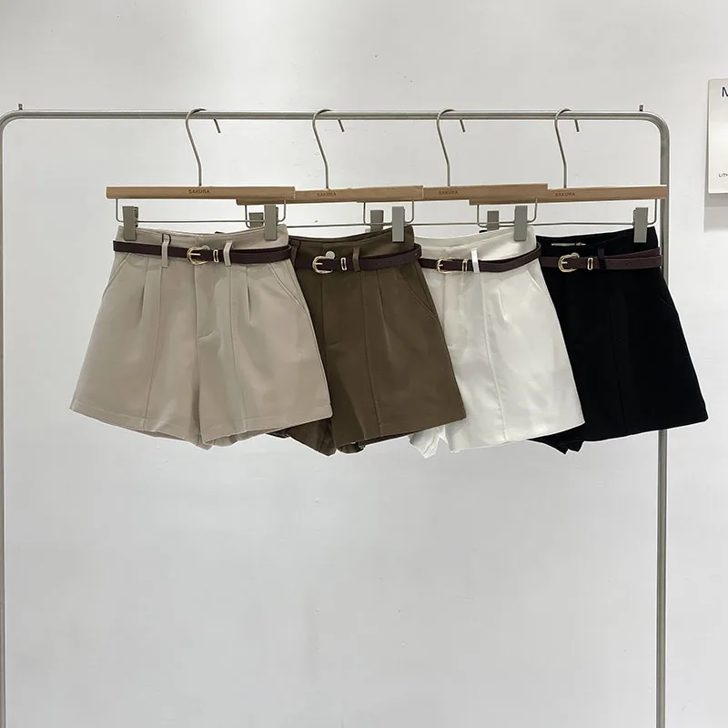 高腰フレアパンツはどんな場面で着る？通勤からカジュアルまで、本当に使えるのか？