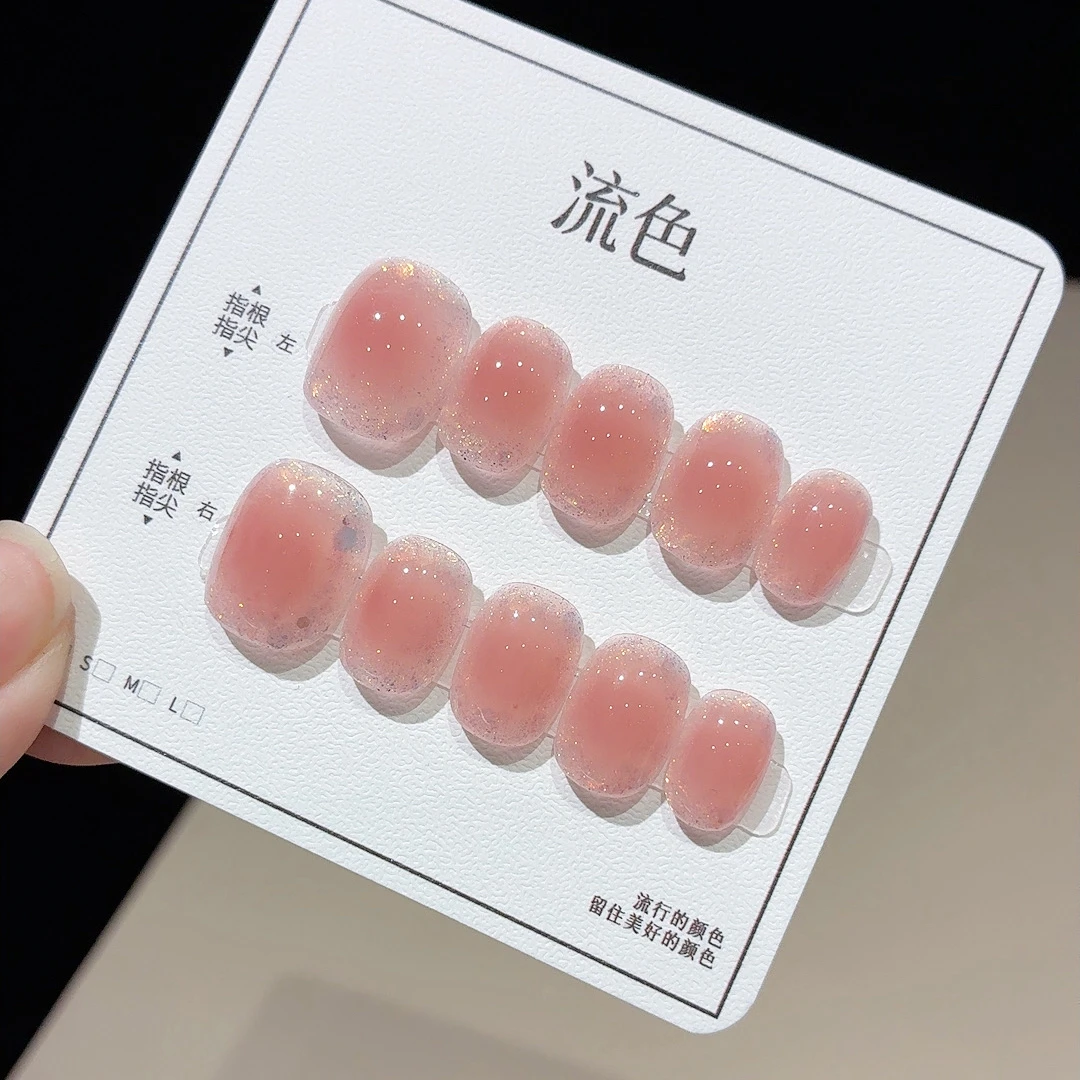 初  夏のネイルにどんなデザインがおすすめ？春の可愛さを残しつつ、夏の気分に合わせた選び方