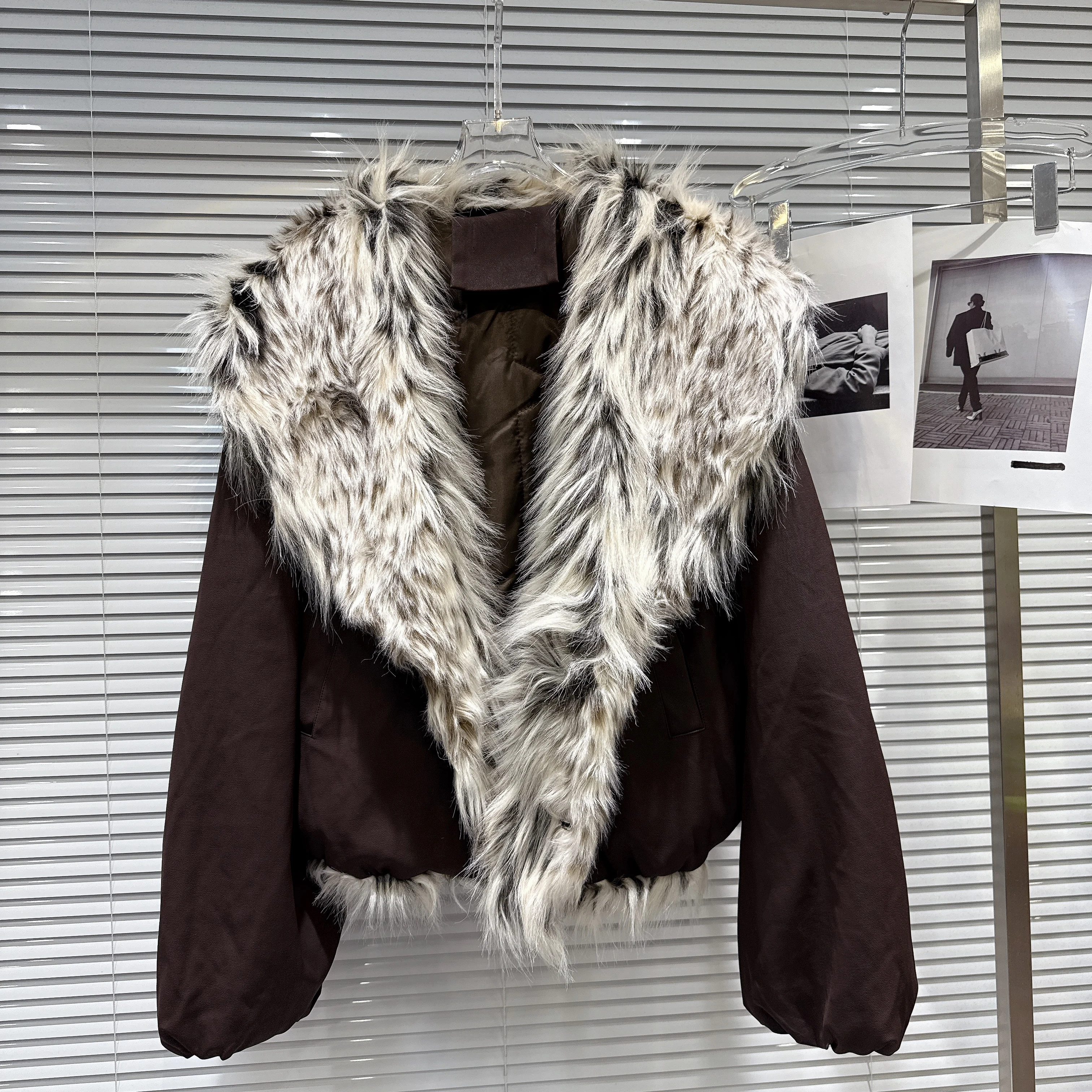 ヒョウ柄ショートジャケット：美式風のカジュアルコートが冬の日常にどう活用されるか