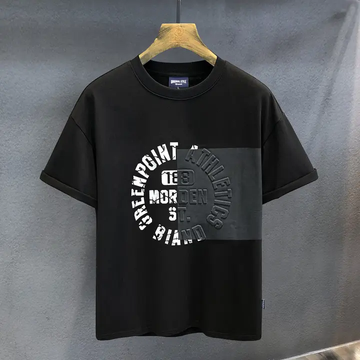 レトロデザインの3Dエンボスロゴ半袖Tシャツ【ゆったりフィット・夏用・メンズ】