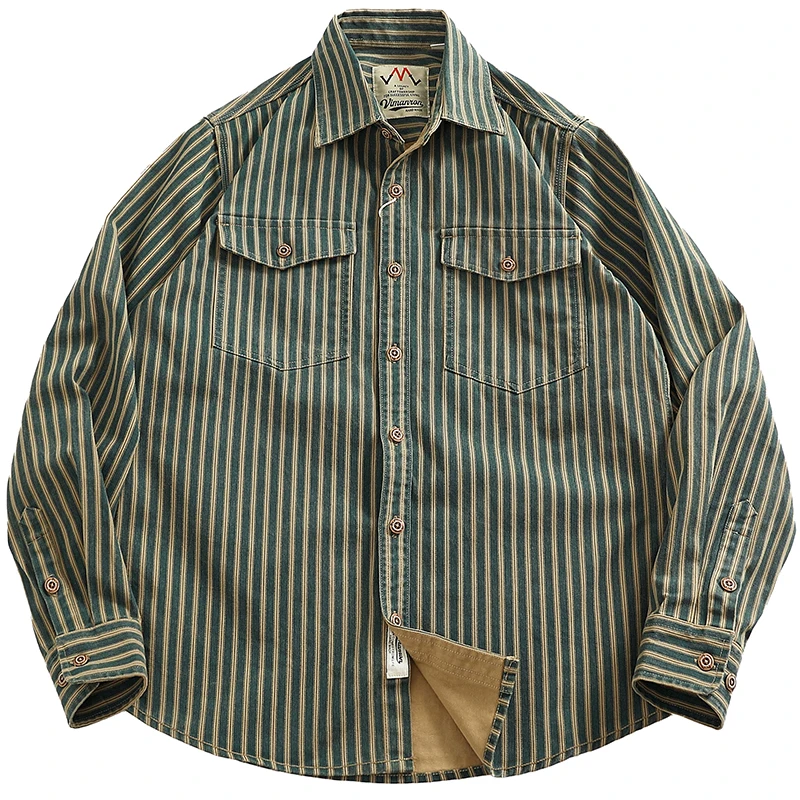 水洗い加工のブルー縦ストライプデニムシャツ：色選びの実際とスタイルのバランス