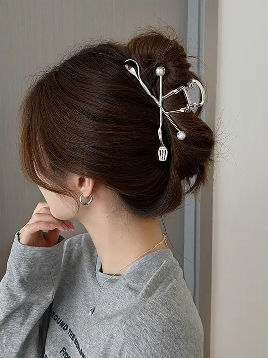 デザイン性の高いメタルヘアピン【フォークとスプーンモチーフ・ユニークな髪型用・シャーククリップ】