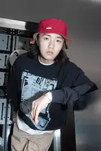 ROARINGWILD ブラックシティイメージプリントパーカー【長袖・ユニセックス】