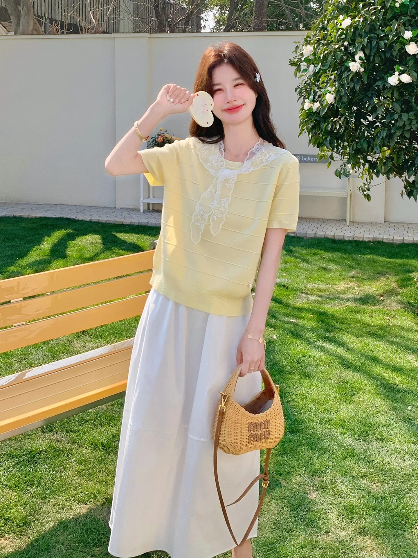 8月に着る服はどう選ぶ？華やかなレースショール付きセットアップが解決する夏のファッション悩み