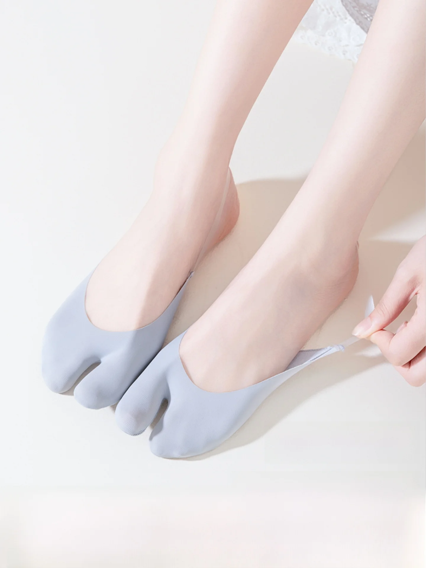 足むちむちの悩みを和らげる、夏の足元に欠かせないアイテムは？