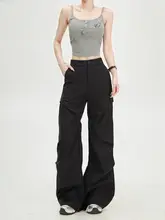 デザイン性の高い黒の高腰ストレートパンツ【シンプル・スリムフィット・女性用】（セットアップ対応）
