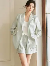 春の通勤に最適！浅緑色のジャケットとパンツのツーピーススーツ（セットアップ対応）