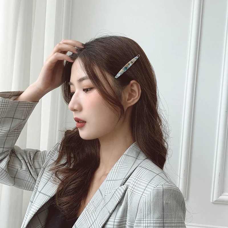 ヘアアレンジ ゴム一本：シンプルなアセテートヘアクリップの実用性とスタイル適用ガイド