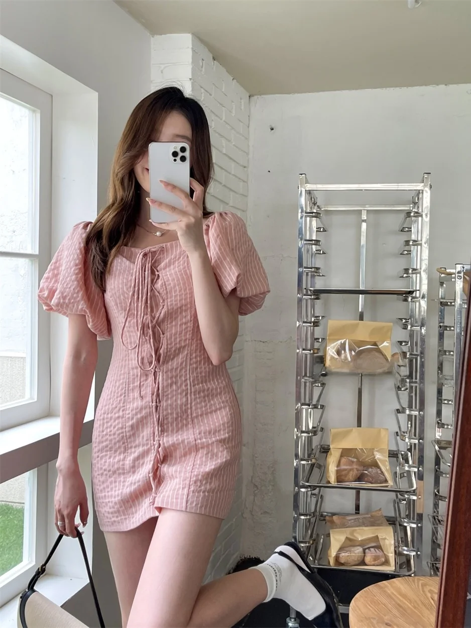 40代女性に合う韓国風ストライプカシュクールショルダードレスの実用性とシーン別活用法