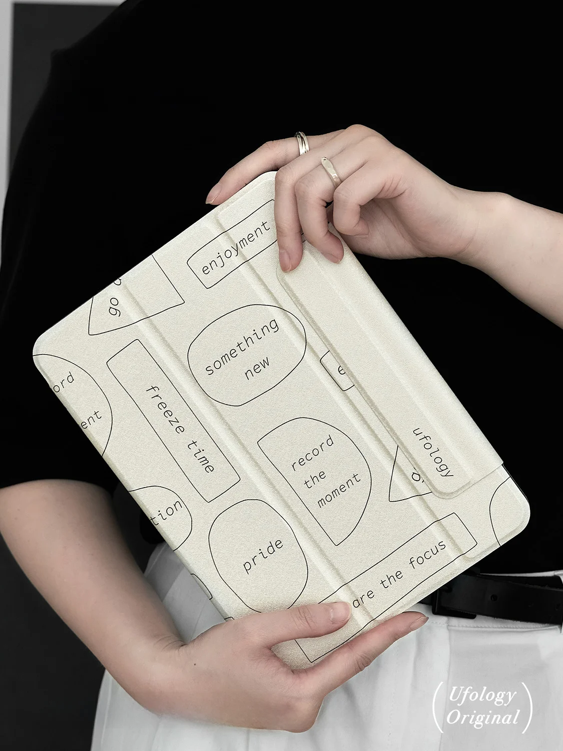 iPadでフォルダを作成する方法は？Ufologyの磁気保護ケースがファイル管理をもっとスムーズにしてくれる理由